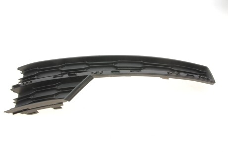 Рамка противотуманной фары без полосы правая Skoda Octavia (18-) DPA 88071839802