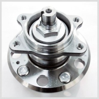 Подшипник предназначен для монтажа на ступицу, шариковый, с элементами монтажа. ILJIN ij113006