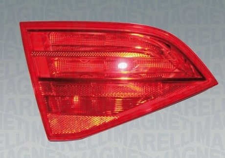 Купить Задний внутрений фонарь правый AUDI A4 AVANT 08-10 Audi A4 MAGNETI MARELLI 714021960801 (фото1) подбор по VIN коду, цена 1983 грн.