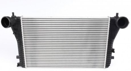 Радиатор интеркулера VW Caddy III 1.9 TDI 04-10 (407x615x32) MAHLE / KNECHT ci 83 000s