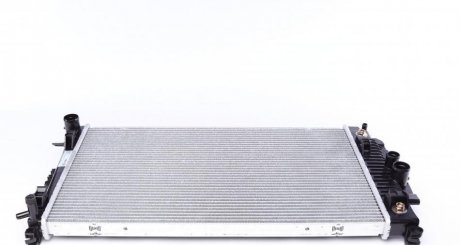 Радиатор охлаждения MB Vito (W639) 03- (-/+AC, АКПП) (650x388x32mm) MAHLE / KNECHT cr 1173 000s