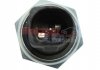 Купити Датчик тиску оливи Seat Ibiza, Volkswagen Touran, Golf, Polo, Caddy, Bora, Seat Cordoba, Audi A2, Skoda Fabia, Seat Leon, Toledo METZGER 0910096 (фото1) підбір по VIN коду, ціна 193 грн.