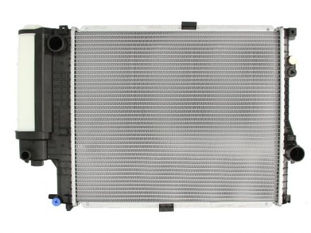Радиатор системы охлаждения BMW E39 NISSENS 60607A