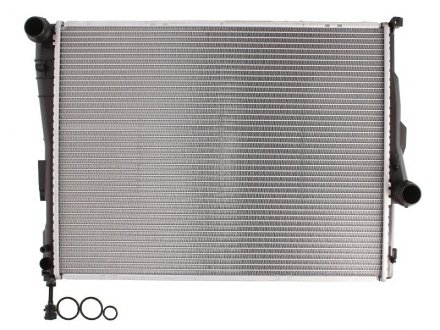Купить Радиатор системы охлаждения BMW E46 NISSENS 60782A (фото1) подбор по VIN коду, цена 3706 грн.