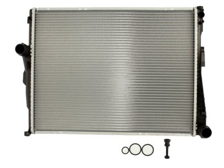 Купить Радиатор охлаждения BMW E46 NISSENS 60784A (фото1) подбор по VIN коду, цена 3684 грн.