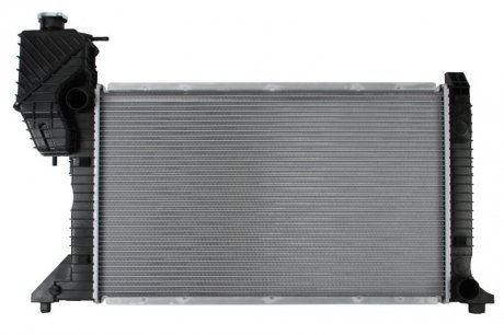 Радиатор системы охлаждения Mercedes W901, W902, W903, W904 NISSENS 62664A