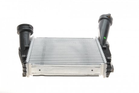 Радіатор інтеркулера Audi Q7/Porsche Cayenne 4.2TDI/S4.5 02-18 NRF 30293