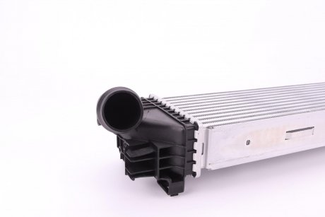 Радиатор интеркулера Opel Vivaro NRF 30968