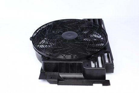 Вентилятор радиатора BMW X5 3.0d 01- (с диффузором) NRF 47217