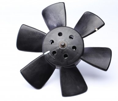 Вентилятор радиатора (электрический) VW Passat -93 NRF 47390
