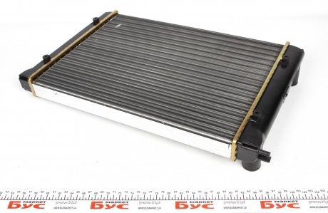 Радиатор охлаждения VW Golf I/II 77- (317x430x20) NRF 529505