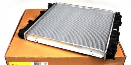 Купить Радиатор охлаждения MB Vario 2.9TDI 96- Opel Vivaro NRF 53895 (фото1) подбор по VIN коду, цена 8609 грн.
