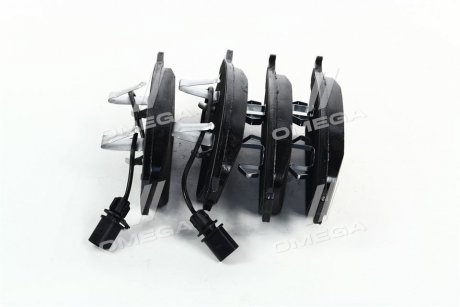 Комплект тормозных колодок из 4 шт. дисков Audi A6, Volkswagen Phaeton, Audi A8 REMSA 1056.02 (фото1)