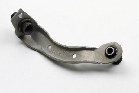 Кронштейн подрамника RENAULT 8200361270