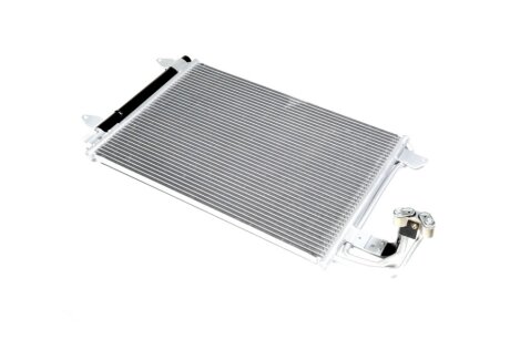 Конденсатор кондиціонера SKODA OCTAVIA 04-, VW CADDY 04-, GOLF V, VI TEMPEST tp.1594684
