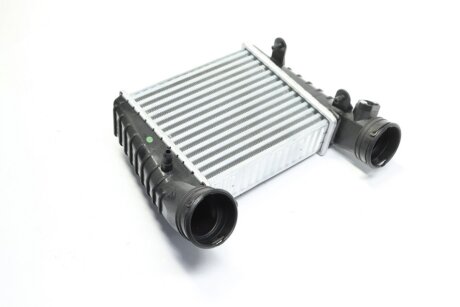 Інтеркулер VW PASSAT 00-05 (1.8T) TEMPEST tp.1596731