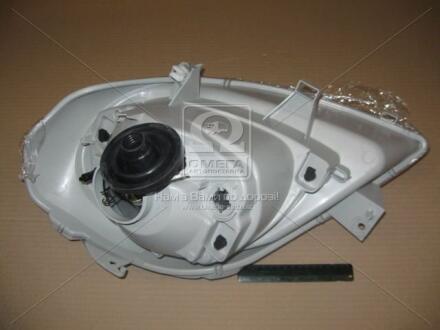 Фара правая Renault Trafic/Opel Vivaro/Nissan Primastar (01-) TYC 20A665052B