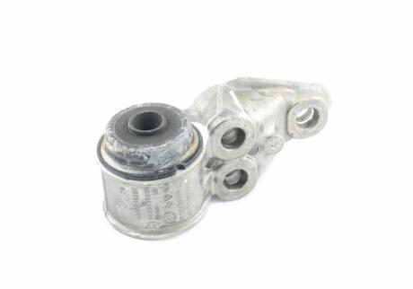Кронштейн задньої балки VAG 4B0 501 521 E