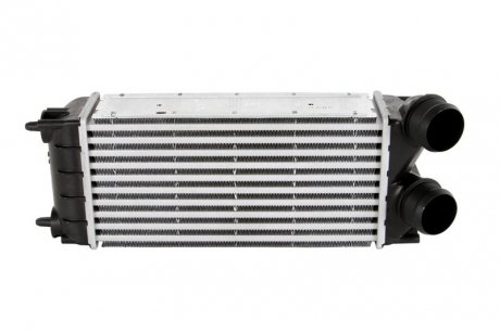 Радиатор (интеркуллер) охлаждения воздуха в системе наддува Citroen DS5, DS4, C4, Peugeot Partner, Citroen Berlingo Valeo 818226